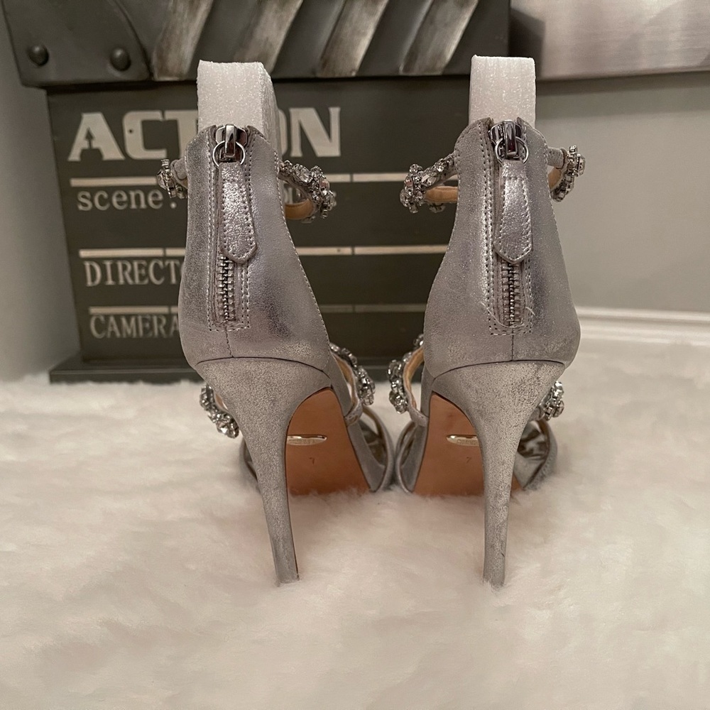 EUC ‘Thelma’ Pump by Badgley Mischka - Picture 6 of 14